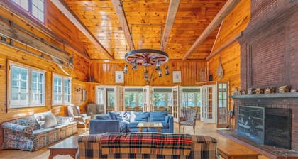 Lakefront, Near Sunday River, Steam Rm, Firepit, HUGE Kitchen, LG Fireplace