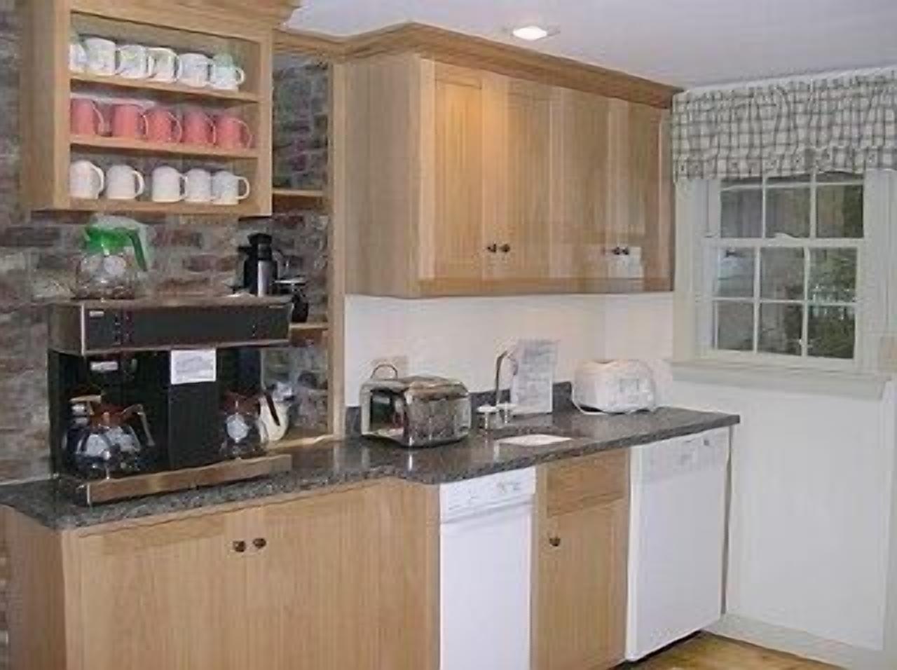 Lakefront, Near Sunday River, Steam Rm, Firepit, HUGE Kitchen, LG Fireplace