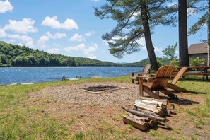 Property grounds - Lakefront, Near Sunday River, Steam Rm, Firepit, HUGE Kitchen, LG Fireplace (Woodstock)