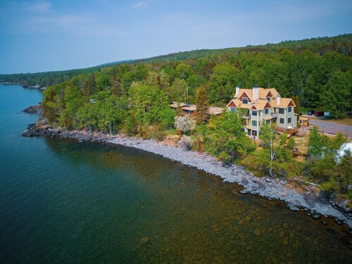 Croftville Road Cottages #1. On the Shore of Lake Superior. Cozy and Romantic.