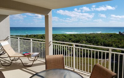 Beach Delight! Direct Oceanfront Condo, Heated Pool, Balcony, Coastal Style