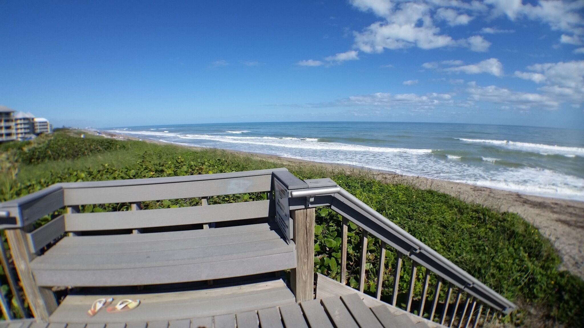 Plage, chaises longues, serviettes de plage