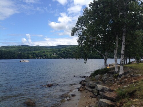 Charming Bungalo Village Cottage on Newfound Lake