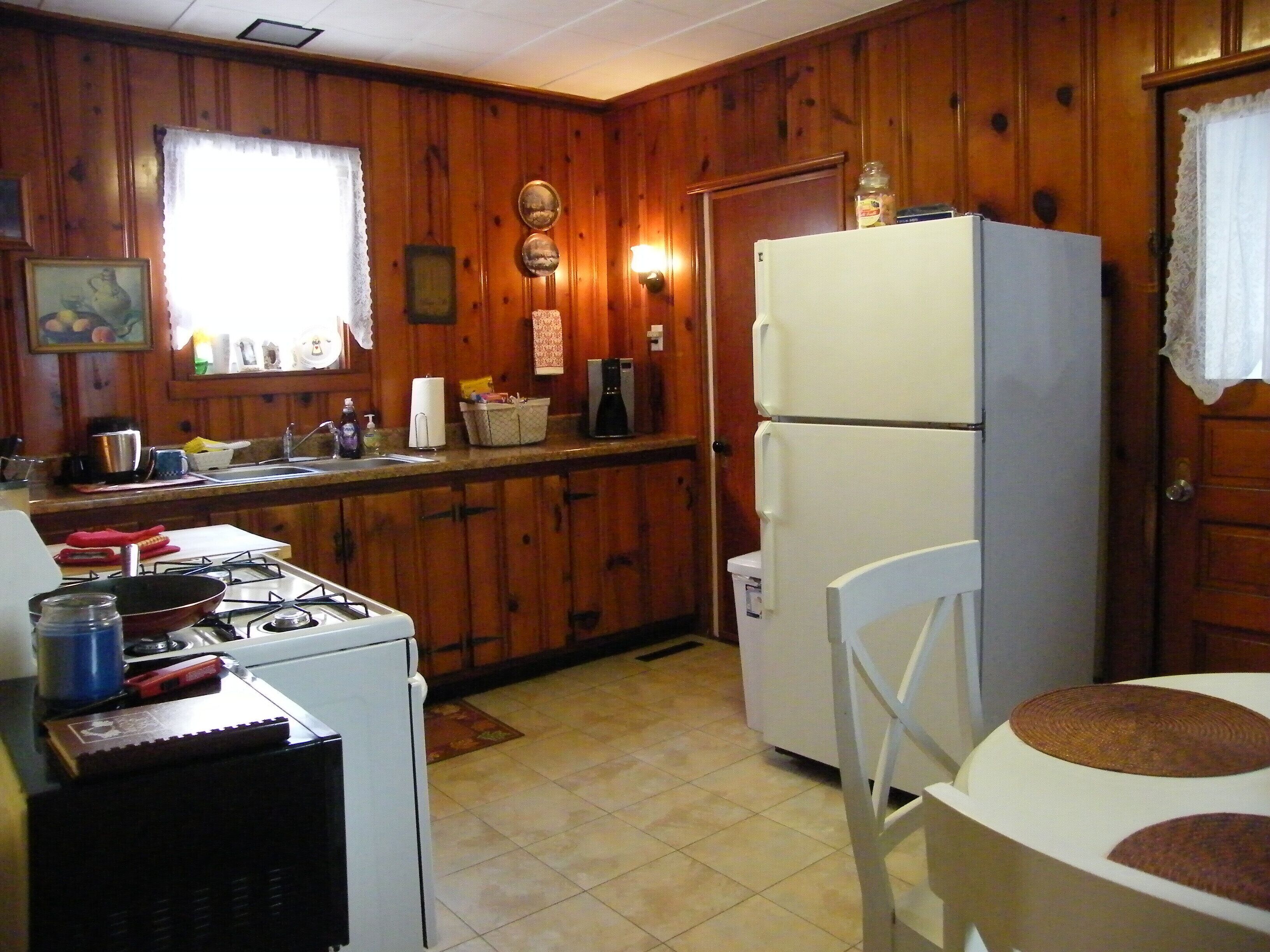 River Rock Cottage; Shopping, Restaurants, Sightseeing, right at your doorstep!