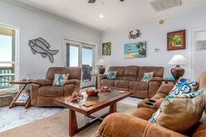 TV, DVD player - West Beach - Newly Remodeled 4 Bedroom Gulf-front Beachhouse on Quiet West End o (Dauphin Island)