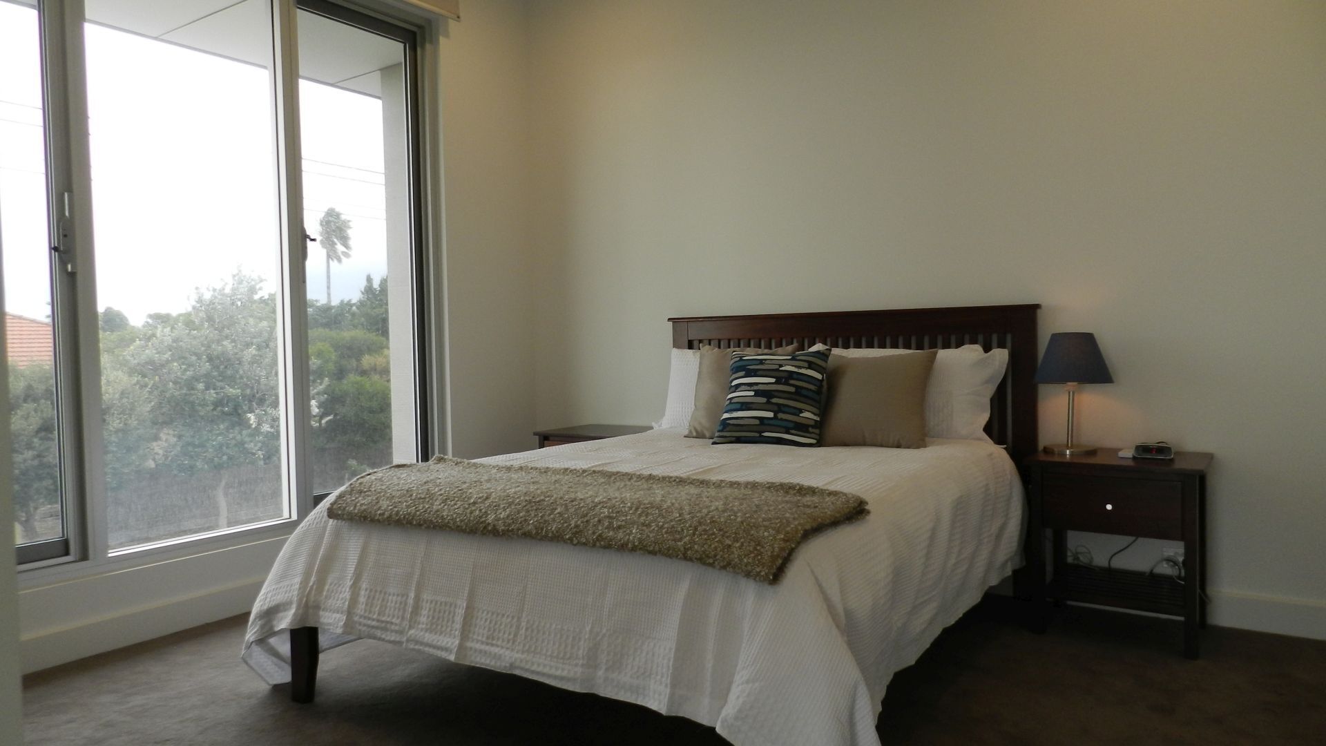 Beachside Sunset Vista Adelaide - couples getaway — image 6