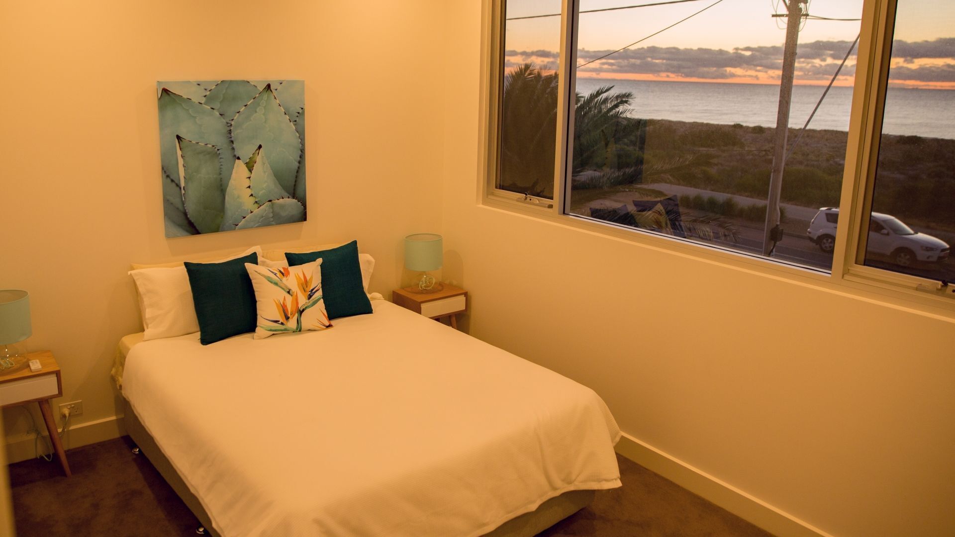 Beachside Sunset Vista Adelaide - couples getaway — image 8