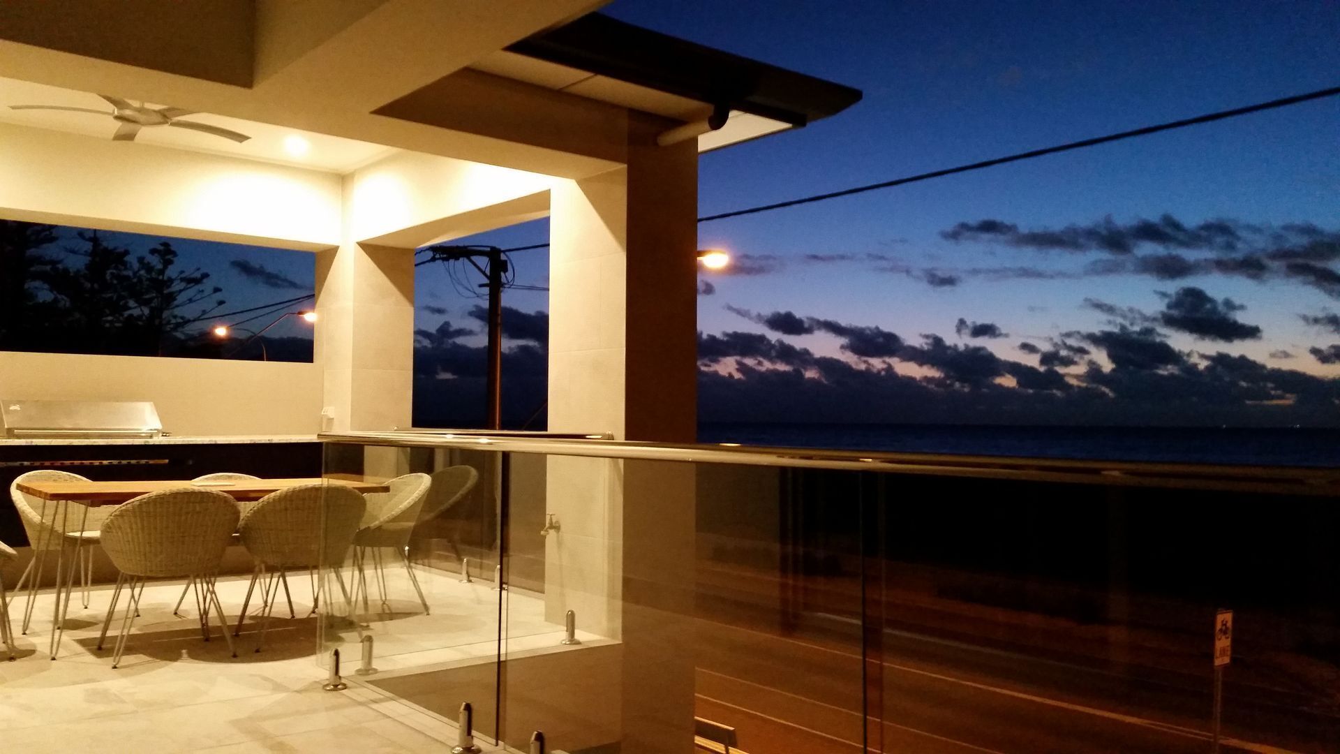 Beachside Sunset Vista Adelaide - couples getaway — image 10