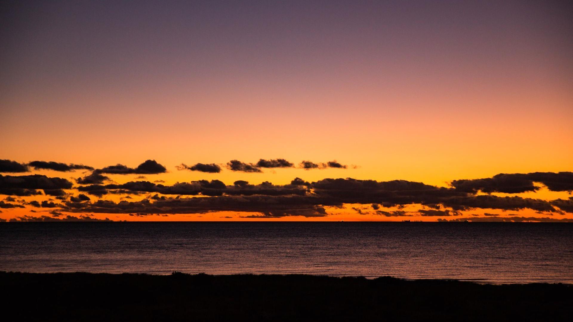 Beachside Sunset Vista Adelaide - couples getaway — image 11