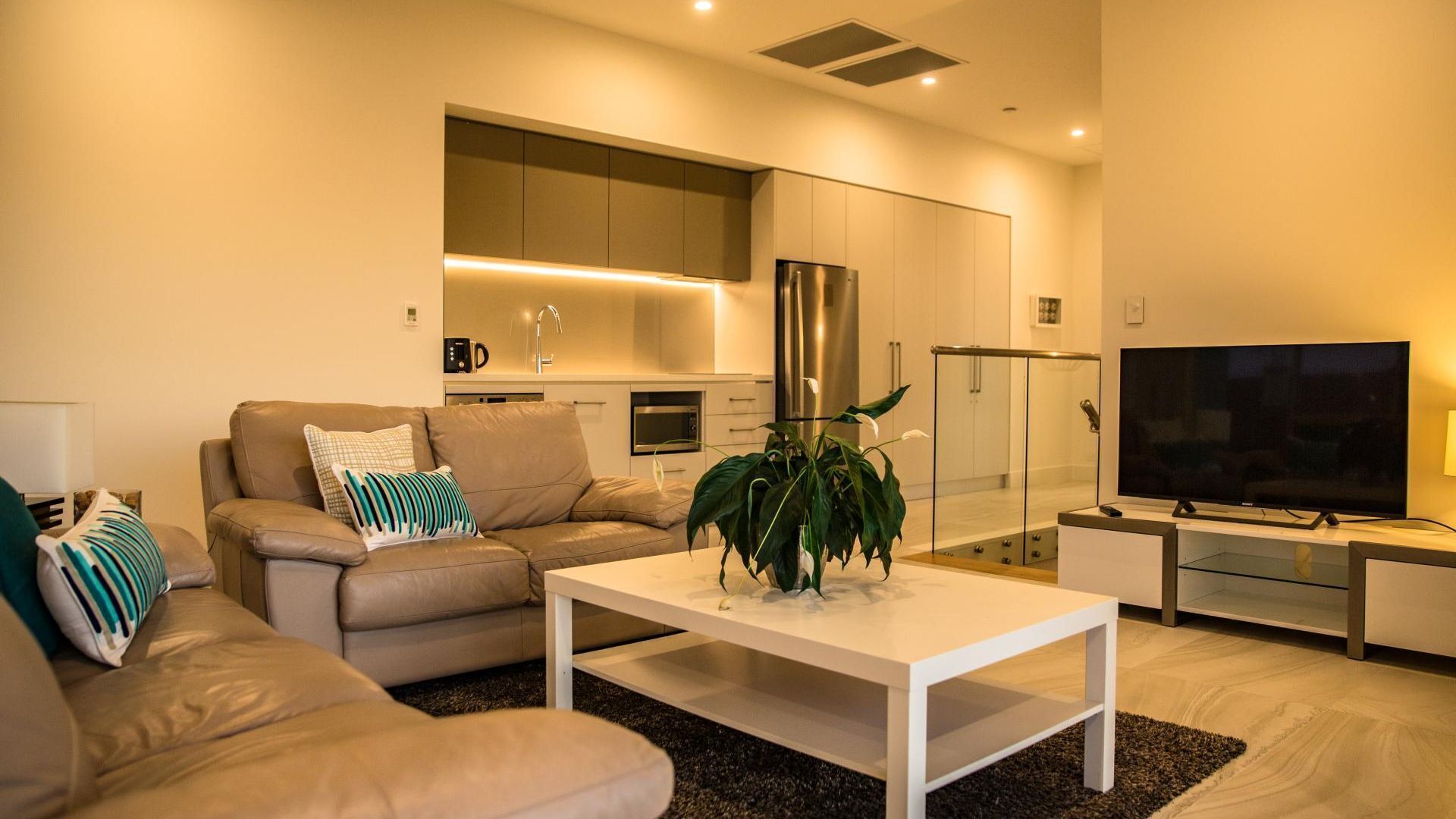 Beachside Sunset Vista Adelaide - couples getaway — image 5