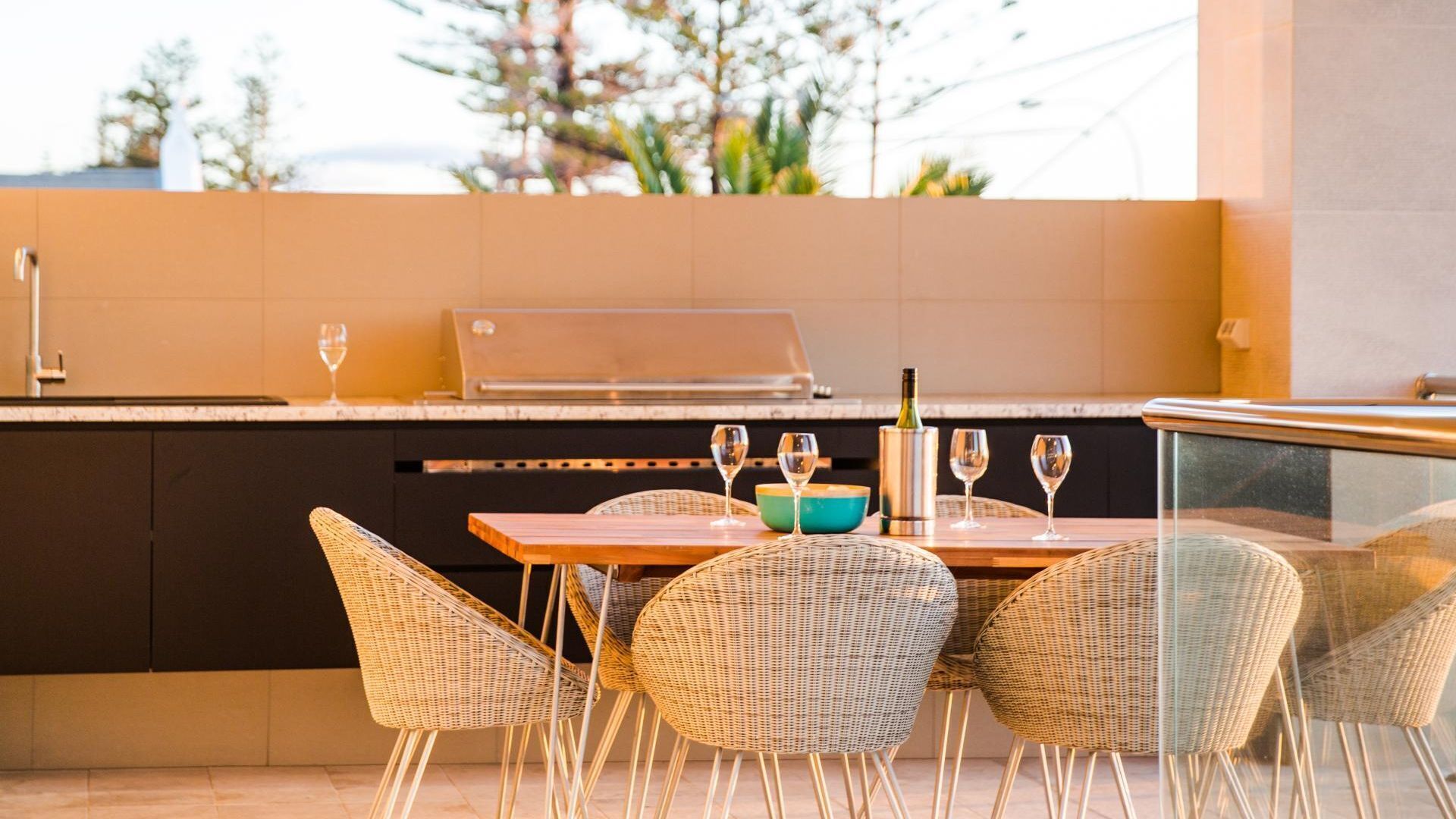 Beachside Sunset Vista Adelaide - couples getaway — image 2