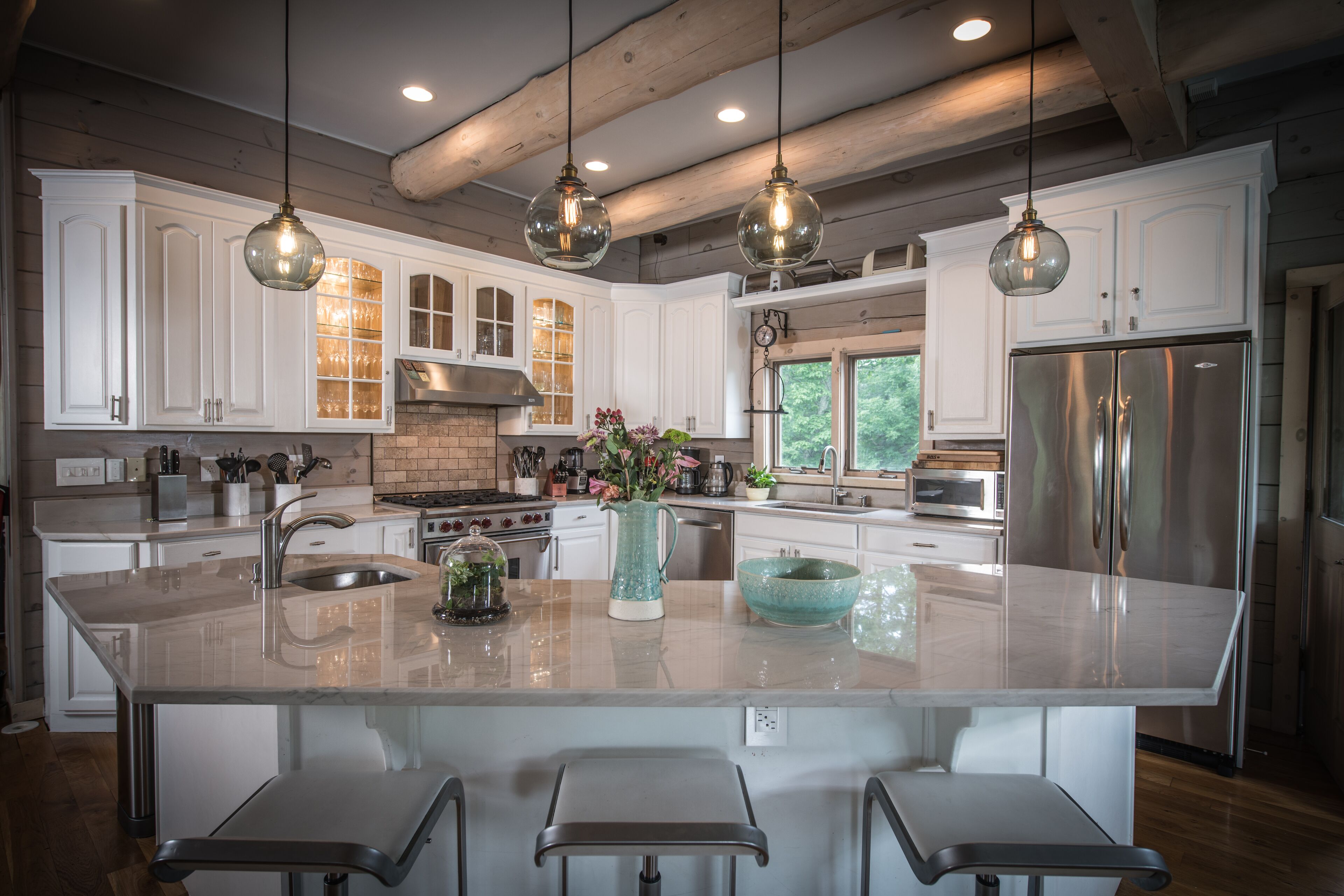 Luxurious, Private Mtn Estate- Close to Woodstock on 15 acres w Pool and Hot Tub