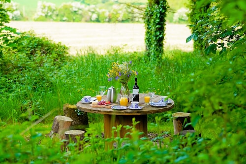 Rentoudu perinteinen maalaistalo mökki sopii touring South & West Ireland.