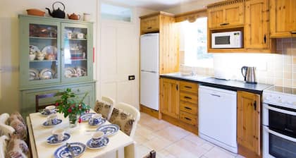 Relájese en granja tradicional casa perfecta para hacer turismo por Sur y Oeste de Irlanda.