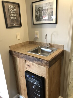 Jääkaappi, uuni, liesi, astianpesukone