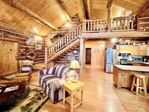 TV, peis, DVD-spiller og stereoanlegg