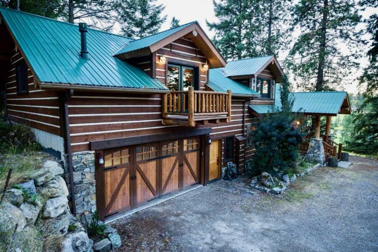 Hanging Rock Cabin 
