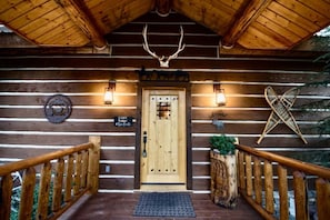 Exterior detail - Hanging Rock Cabin (Bigfork)