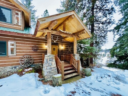 Hanging Rock Cabin Su