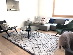 智能电视、DVD 播放器、影片库、立体声音响