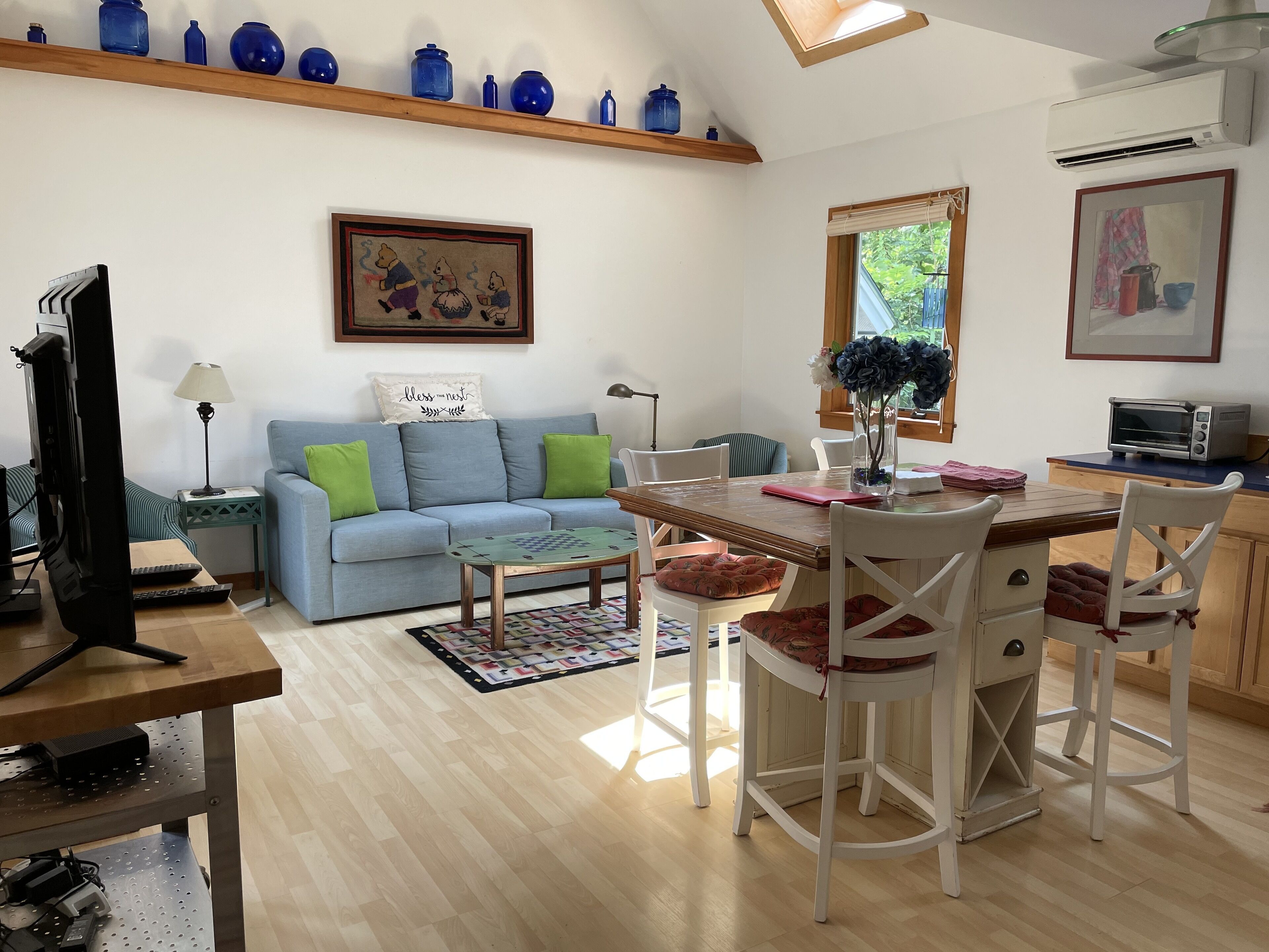 Private access to the water,quiet, in town location on the beautiful Shore Path!
