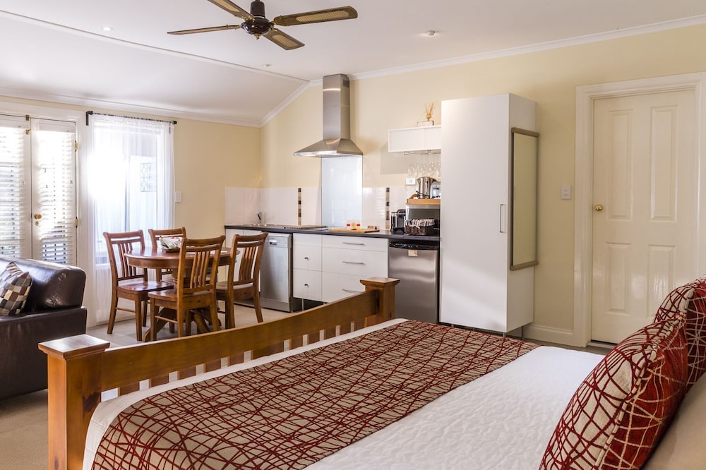 One Tree Bed and Breakfast: The Suite