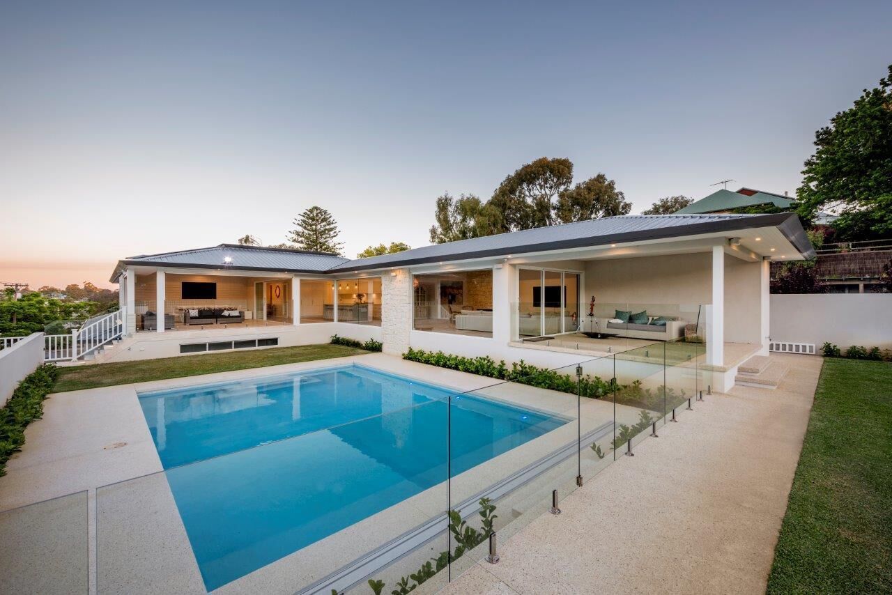 Luxury Coastal Hamptons - 6 Bedrooms, 4 Baths, Large Pool & Parkland 