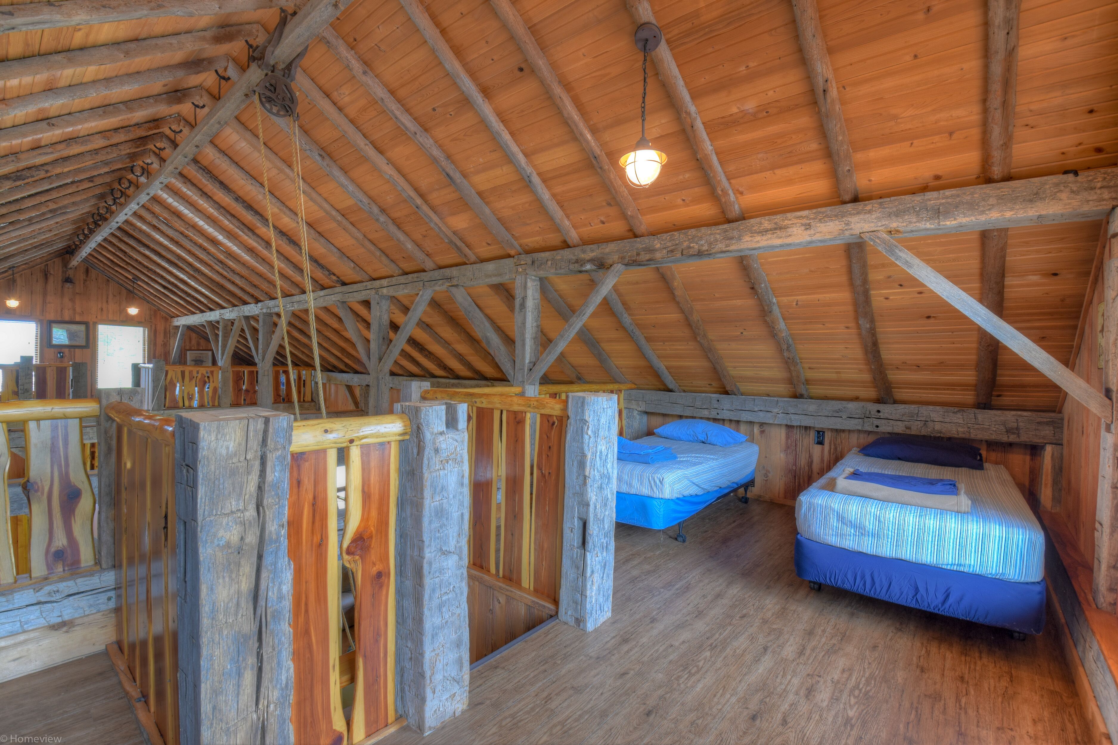  Lake Front Lodge on 8 acres. 