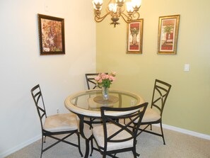 Dining - Spacious one bedroom-one bath condo (Naples)