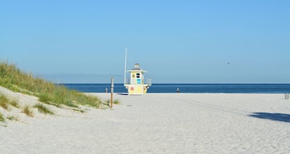 Muutaman askeleen päässä White Sandy Beachiltä