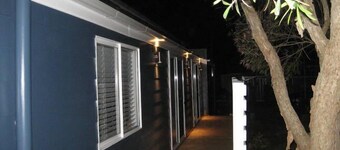 Ducks Bungalow- Lake Macquarie