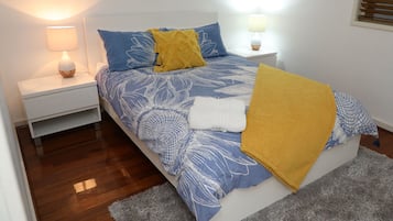 2 bedrooms, iron/ironing board, free WiFi, bed sheets