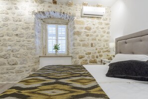 5 chambres, fer et planche à repasser, Wi-Fi, draps fournis