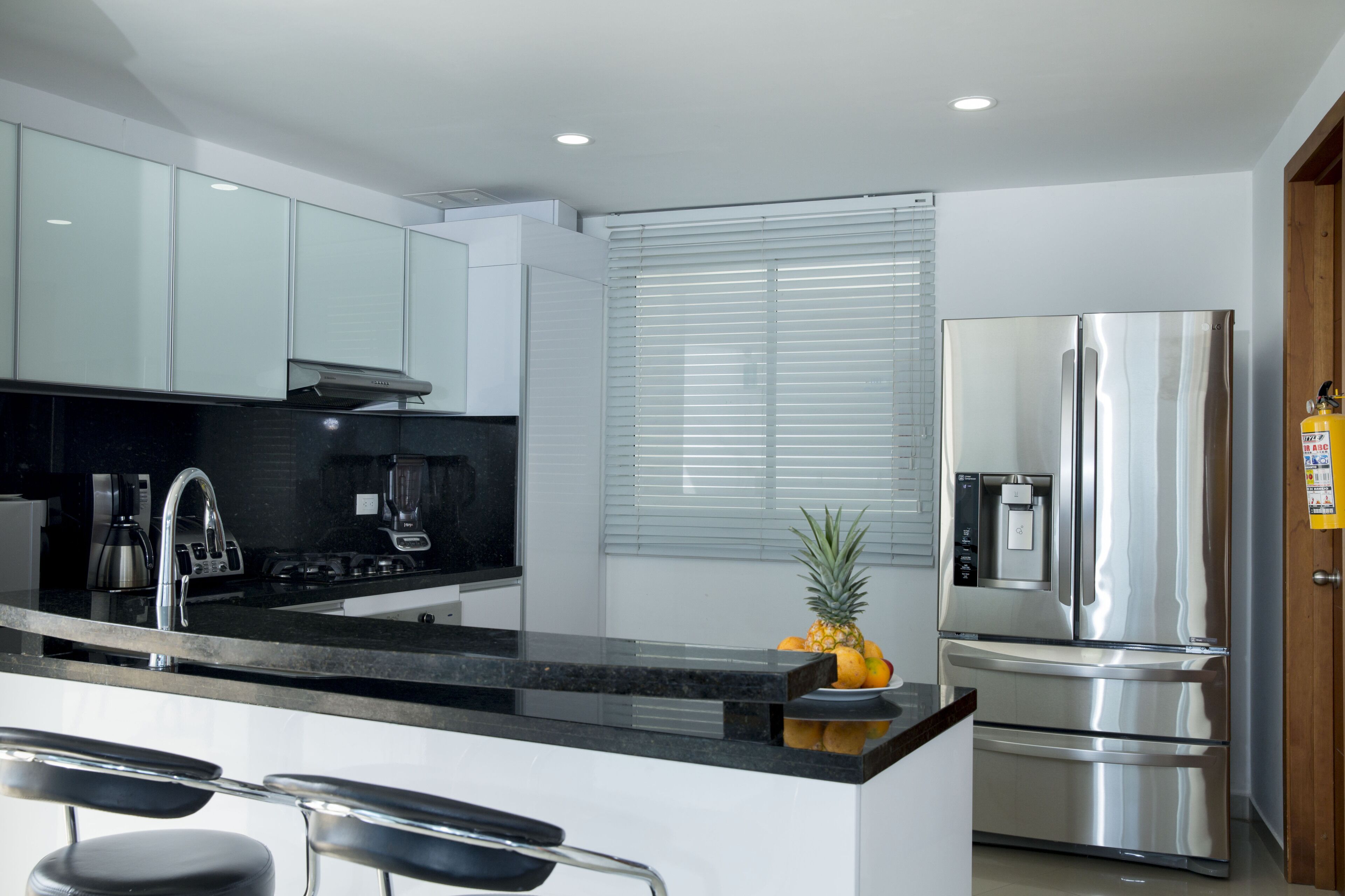 Ocean View Penthouse W/ Spectacular Accommodations & Million Dollar Views