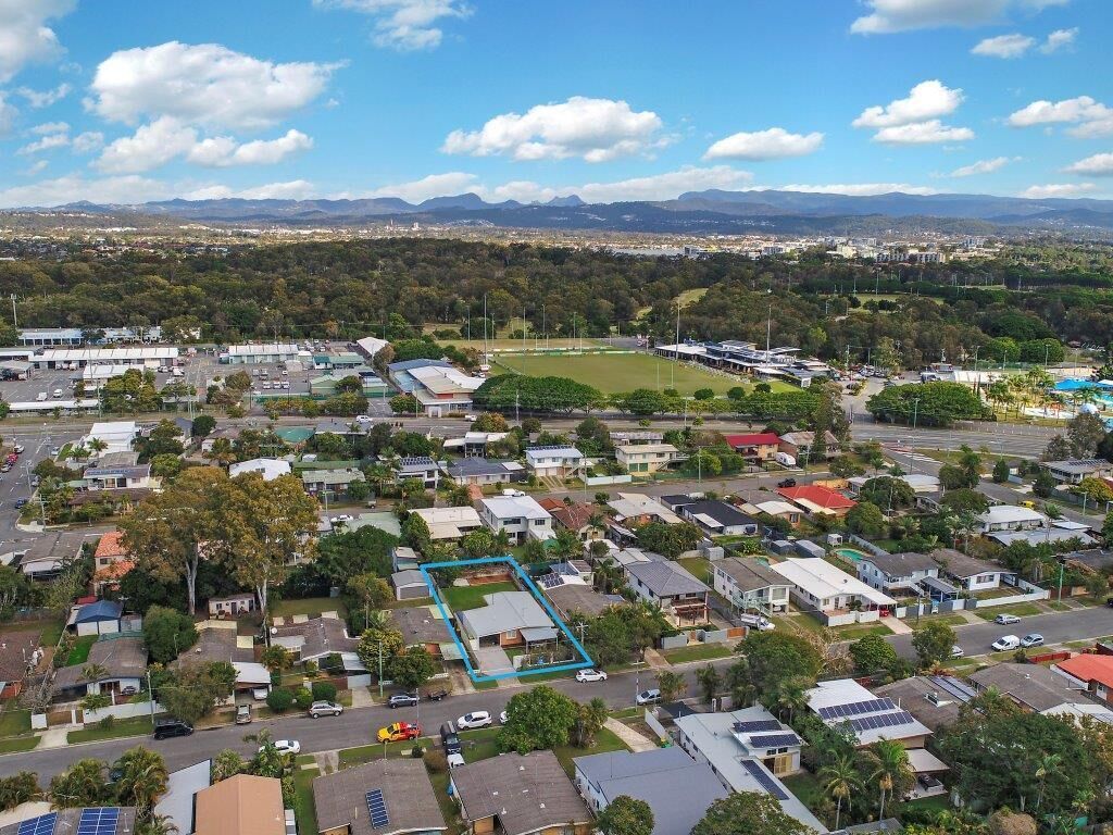 Bright Airy Beach Cottage — image 4