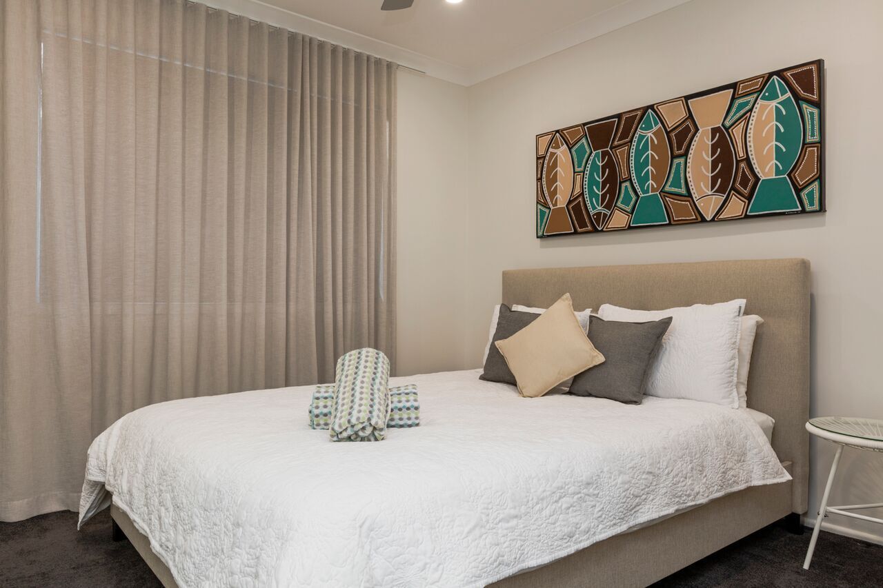 Bright Airy Beach Cottage — image 13