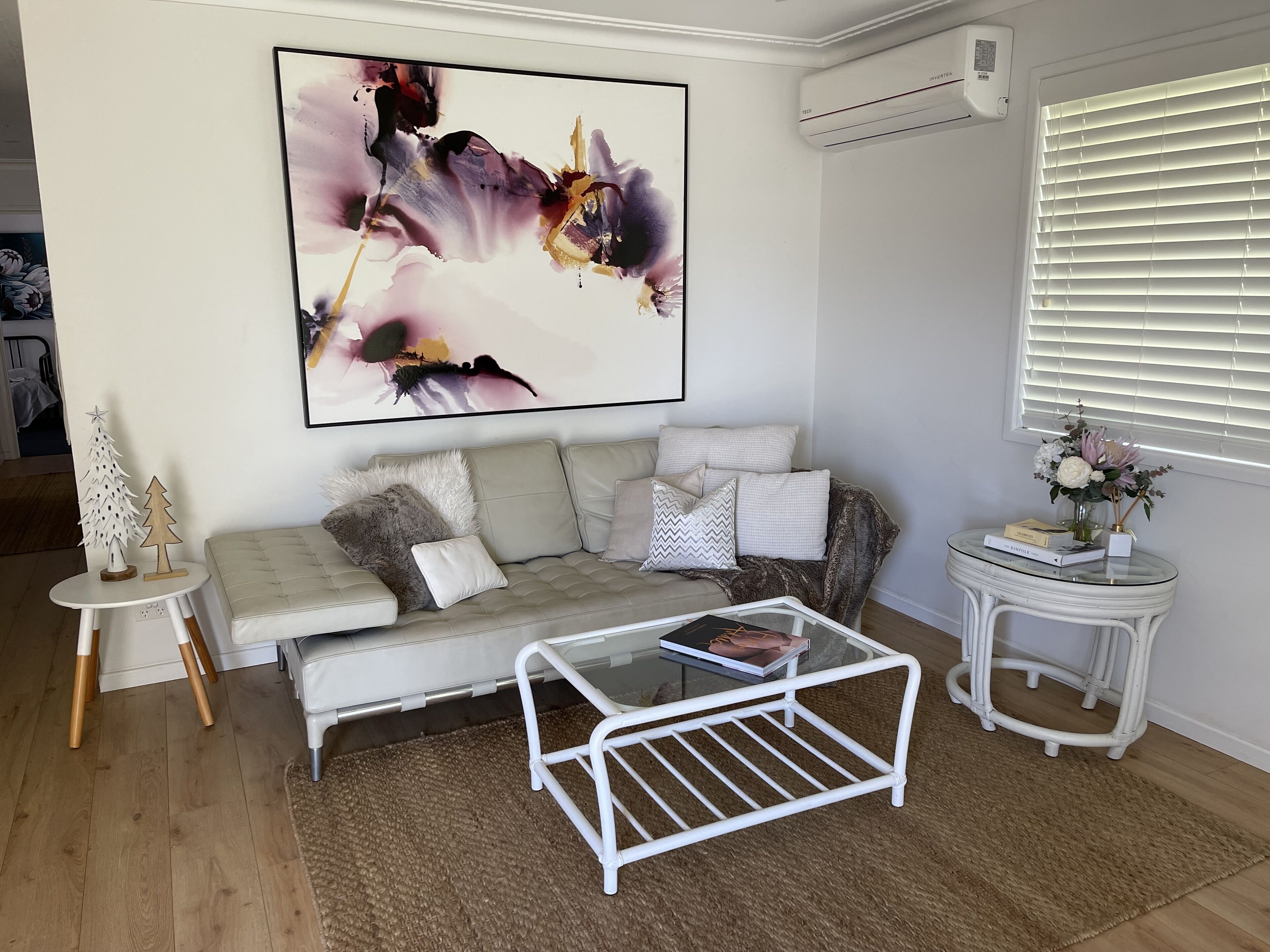 Bright Airy Beach Cottage — image 8