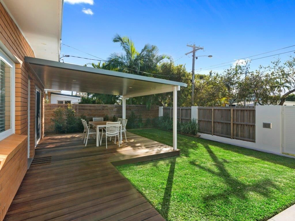 Bright Airy Beach Cottage — image 16