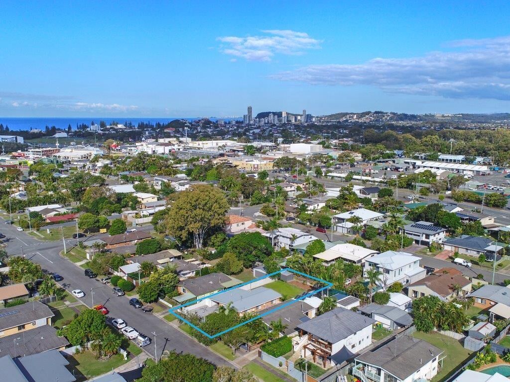 Bright Airy Beach Cottage — image 3