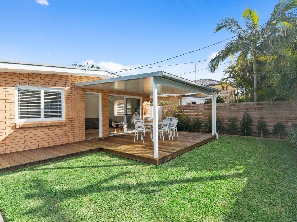 Bright Airy Beach Cottage — image 2