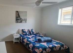 3 soveværelser, skrivebord, strygejern/strygebræt, weekendseng