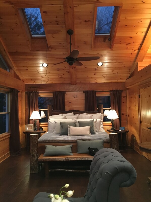 5 bedrooms, desk, iron/ironing board, free WiFi