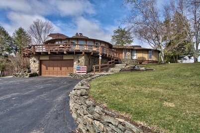 Beautiful & unique mountain lodge, up to 16 guests!