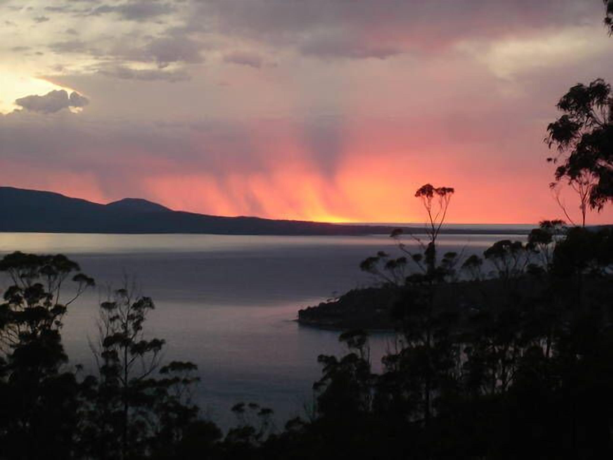 Annie's Cottage Orford — image 18