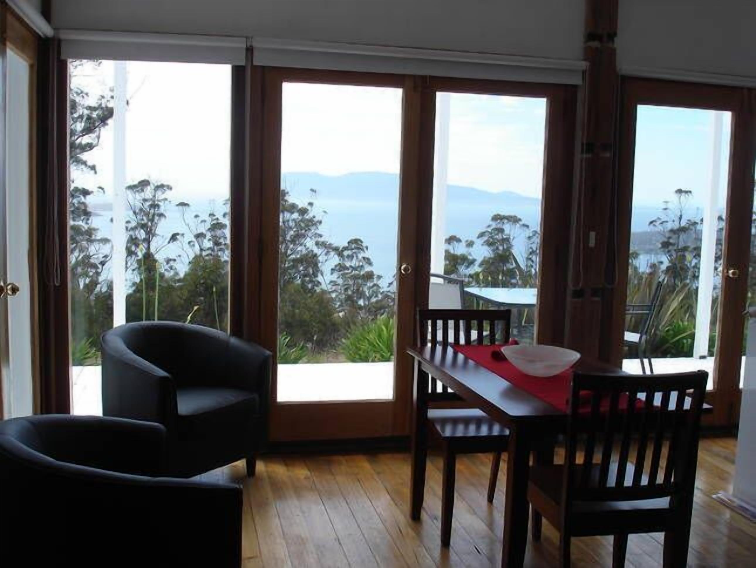 Annie's Cottage Orford — image 12