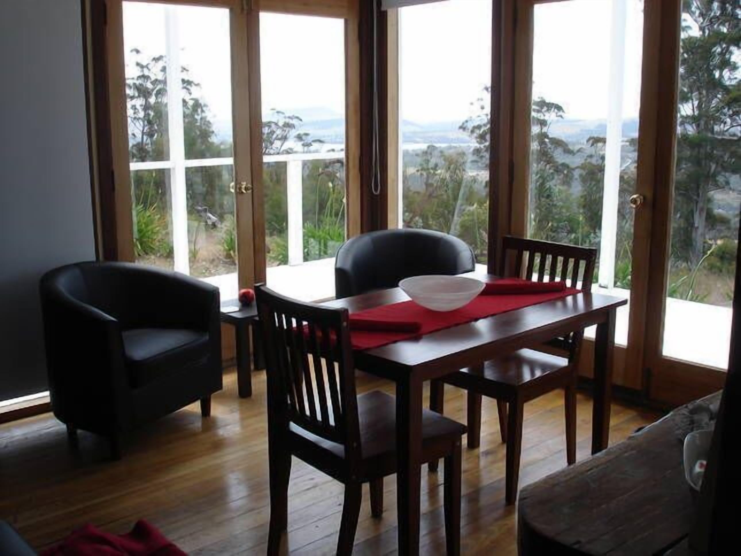 Annie's Cottage Orford — image 11