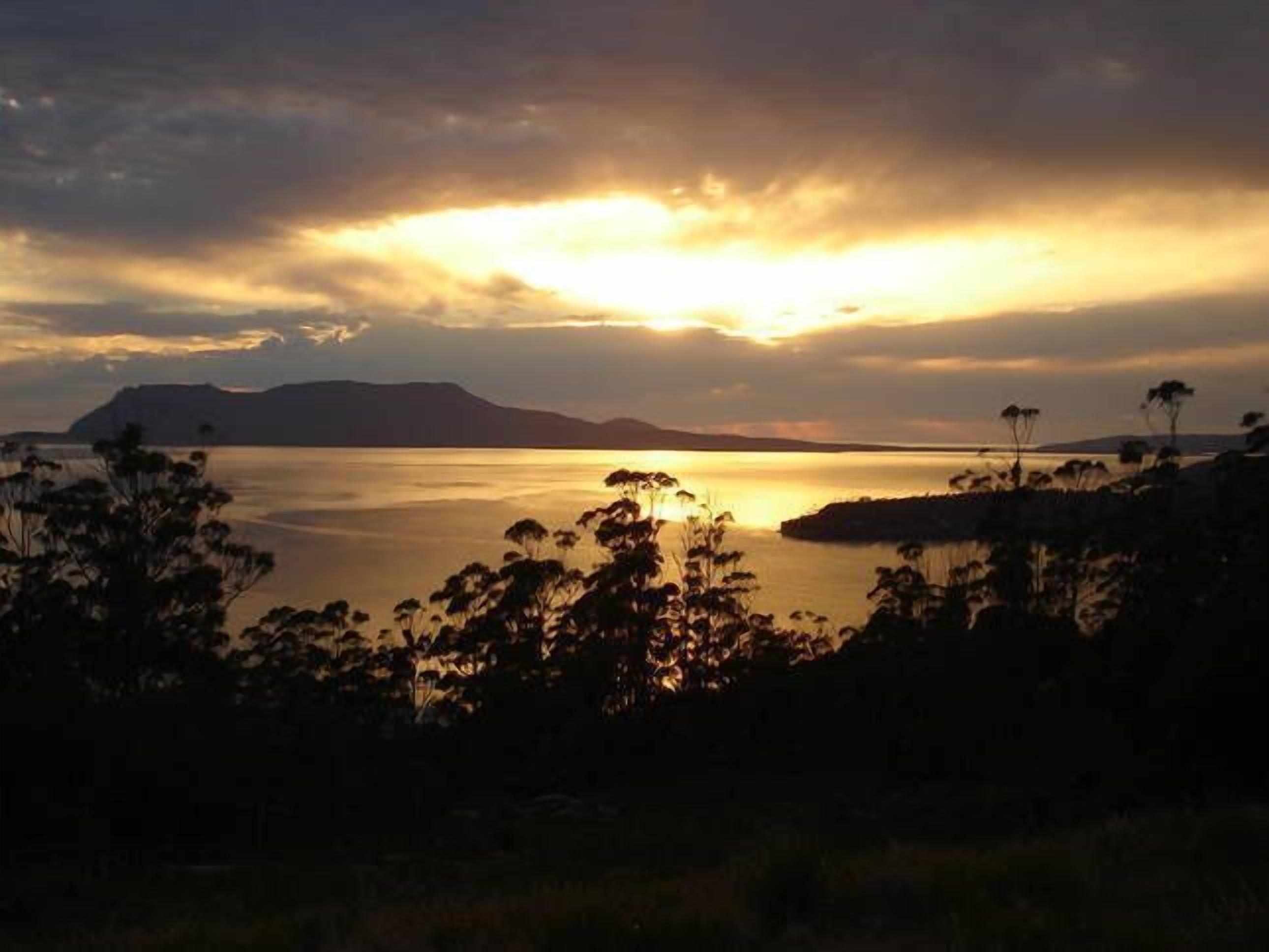 Annie's Cottage Orford — image 19