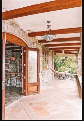 Outdoor dining - Beautiful 4 STAR property less than 5 min. from Sandy Beach. Brick pizza oven. (Rincon)