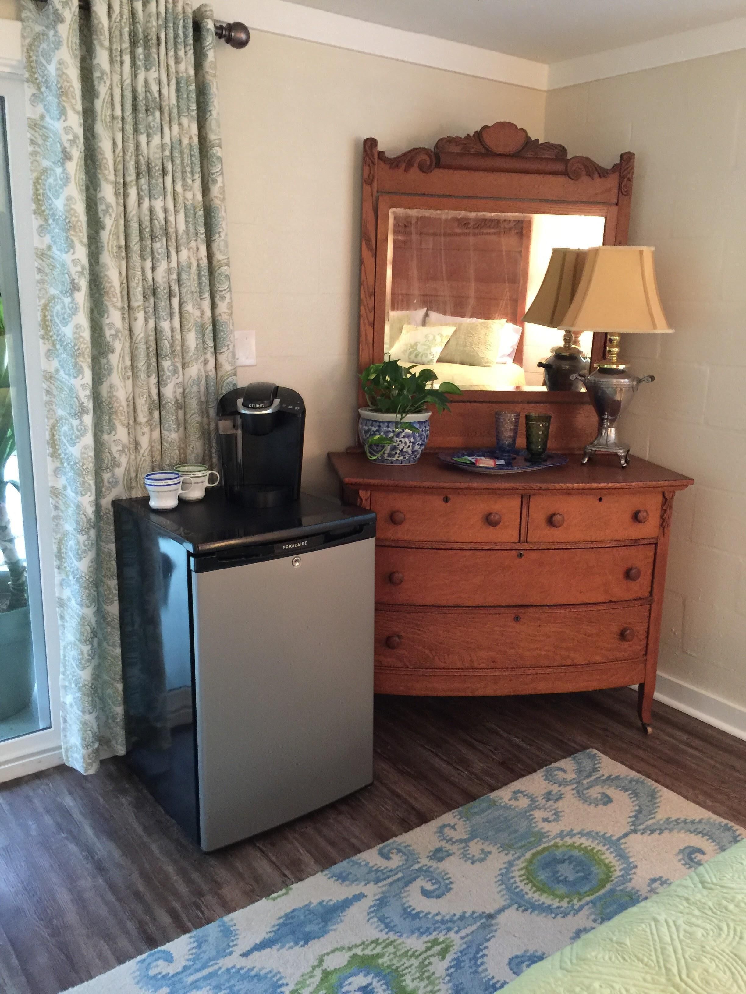 Private Garden Guest House with separate entrance near FSU, downtown and TMH