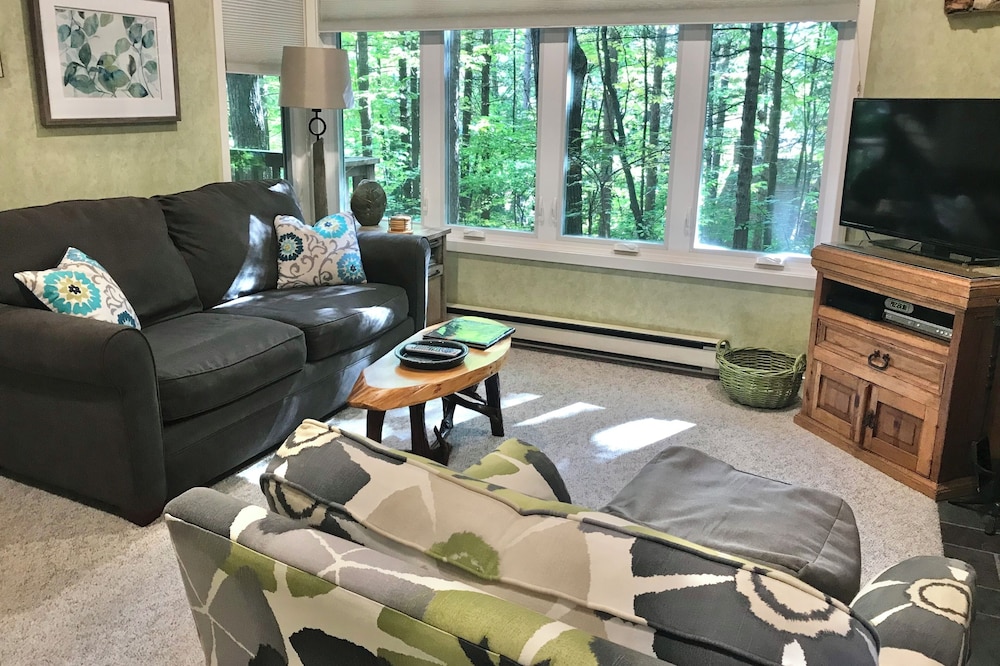 Contemporary & Cozy Condo on Homestead property